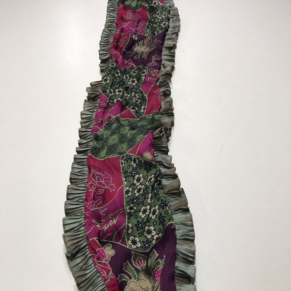 Silk and Velvet Scarf with Ruffle Edge - Picture 4 of 9